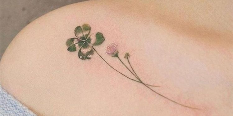 Những cô nàng có xương quai xanh nên xăm ở vai