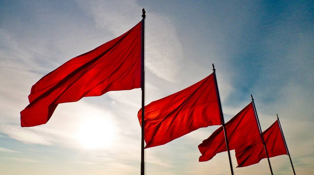 Red flag được hiểu với ý nghĩa như thế nào? 