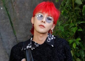 Idol có mắt tam bạch nhưng lại có sự nghiệp phát triển