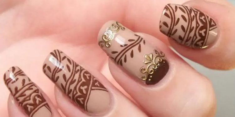 Mẫu nail màu nâu mang lại sự dịu dàng cho đôi tay của bạn